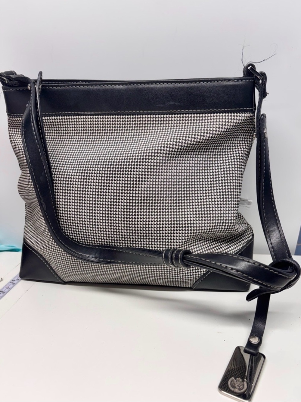 Classic Liz Claiborne
Houndstooth Red Lining
Shoulder Bag 10x11x3